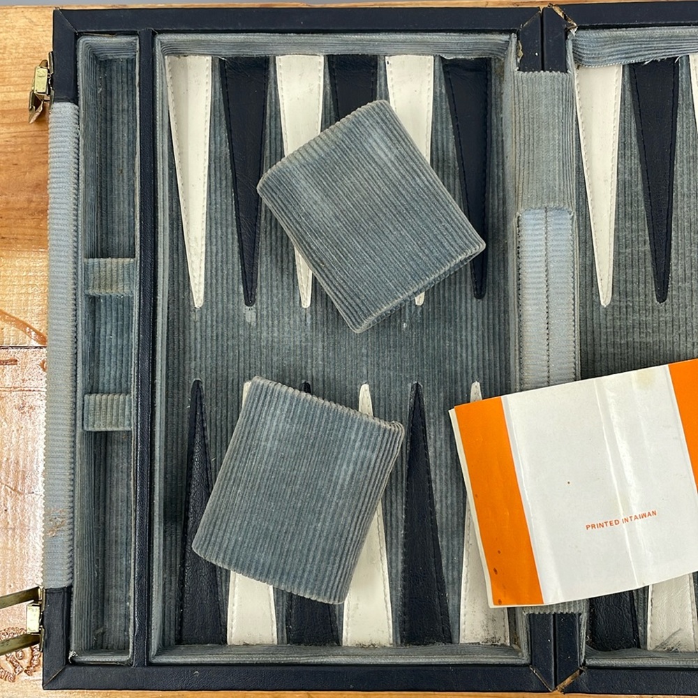 Vintage 60’s Backgammon Set Complete with Corduroy Case & instructions - Picture 5 of 11